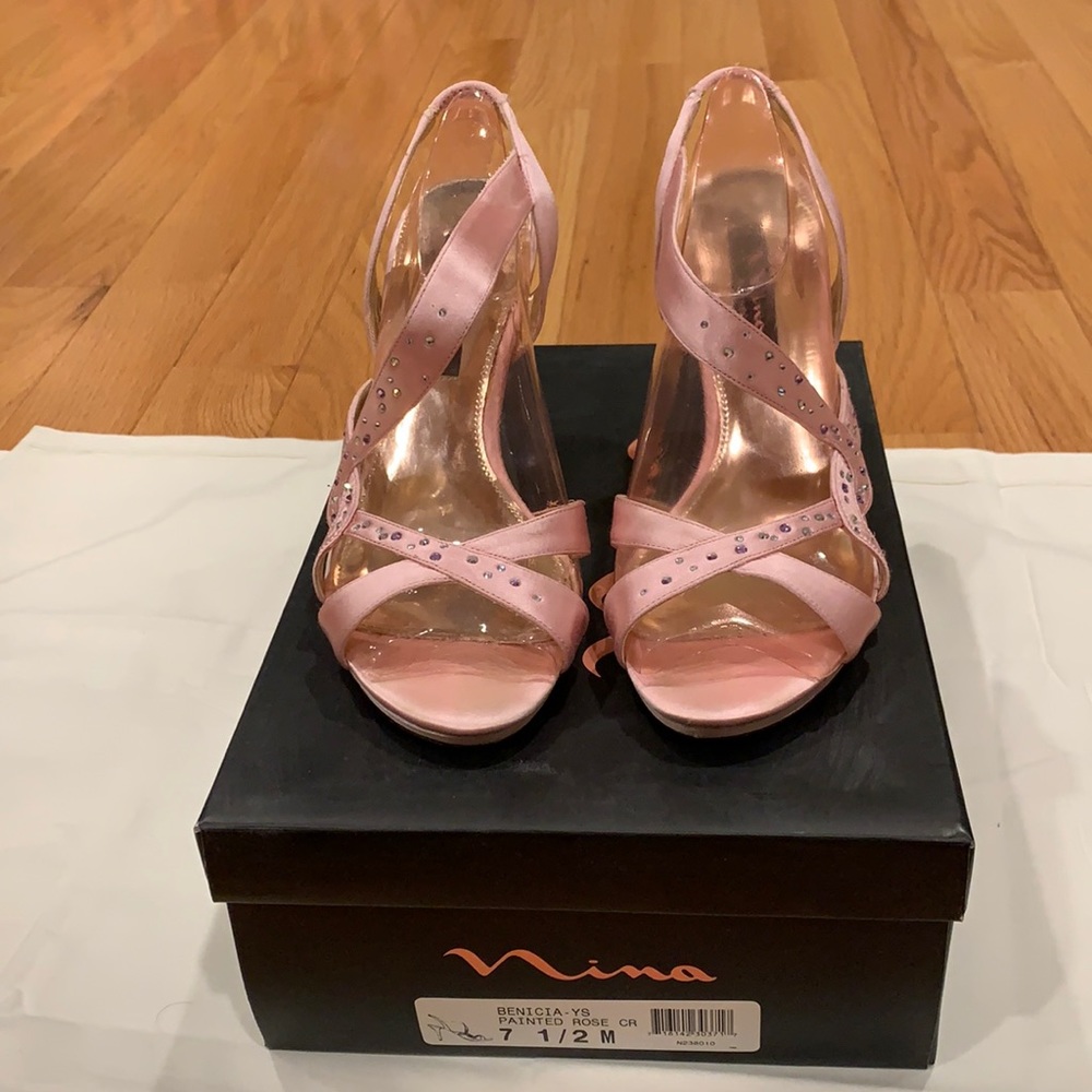 Nina Benicia Painted Rose Size 7.5 Pumps